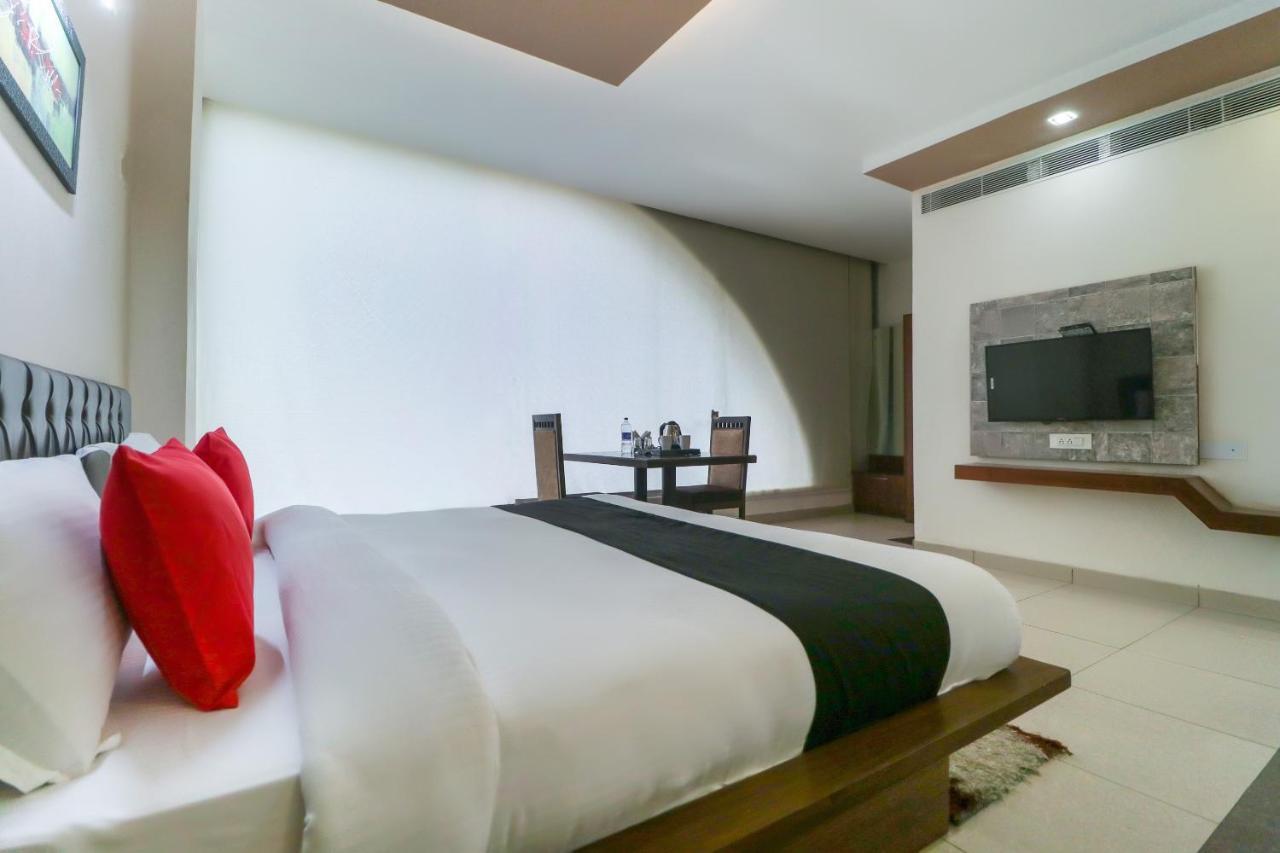 Hotel Townhouse 765 The Grace Patiāla Exterior foto