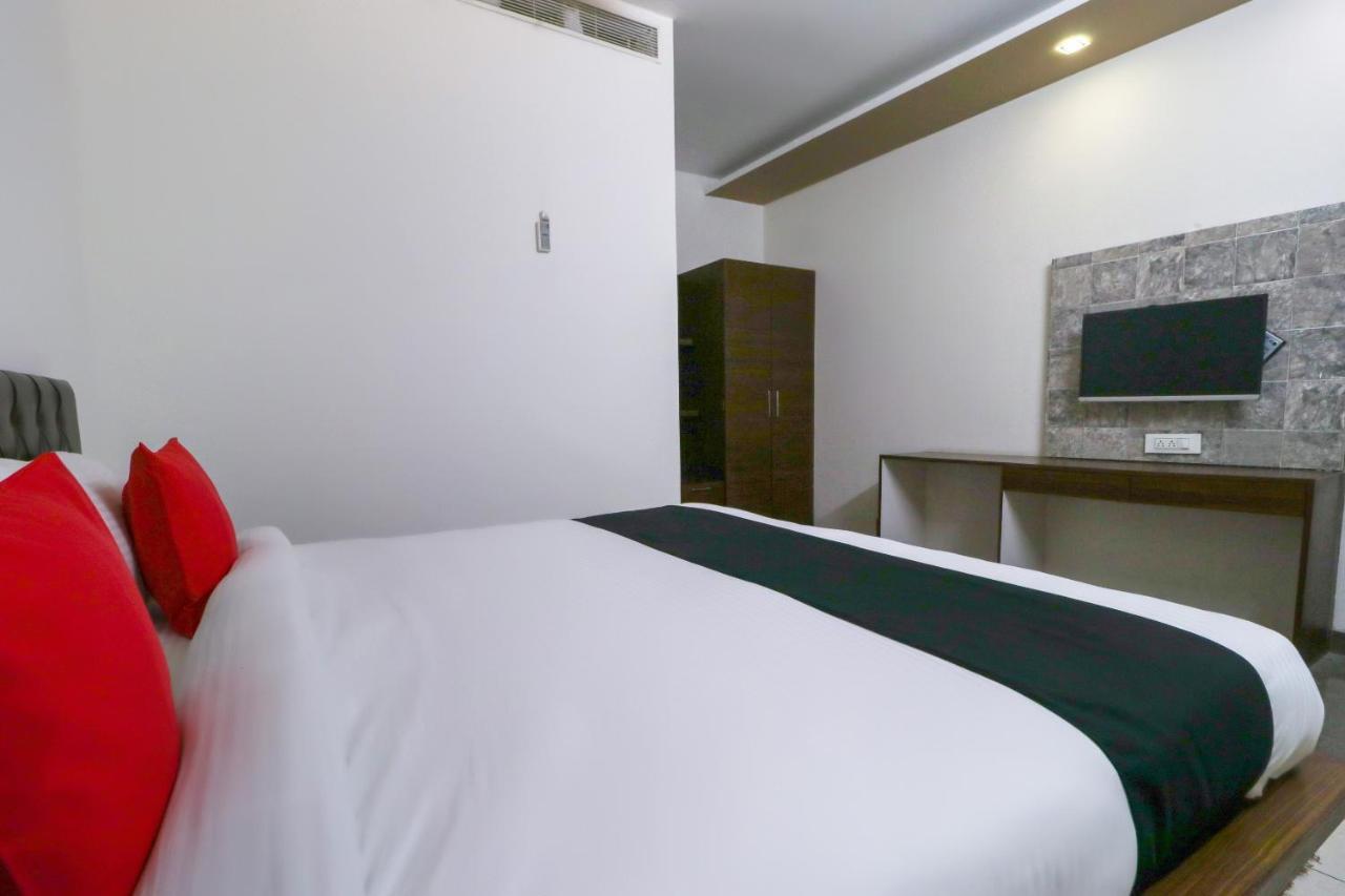Hotel Townhouse 765 The Grace Patiāla Exterior foto