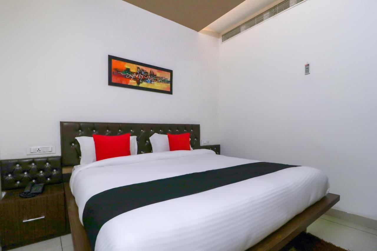 Hotel Townhouse 765 The Grace Patiāla Exterior foto